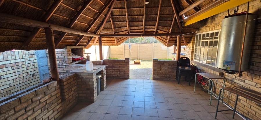 4 Bedroom Property for Sale in Kannoniers Park North West